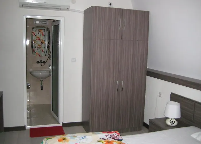 Pensión семейство петрови *